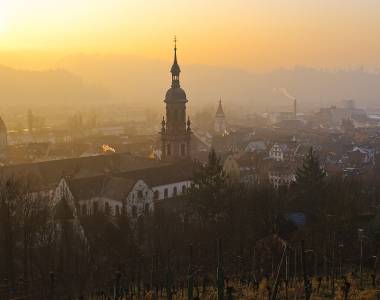 Blick auf Gengenbach in der Morgendämmerung