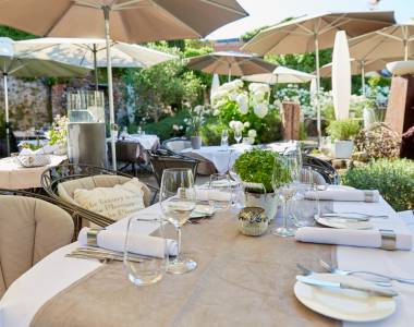 Garten-Restaurant im Sommer