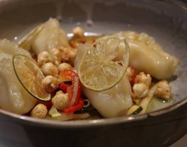 Teigtaschen mit Kischererbsen und gedünstetem Gemüse