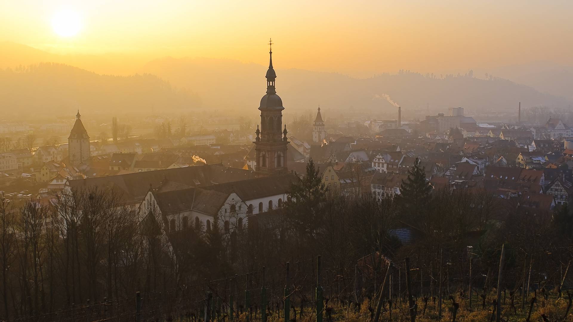 Blick auf Gengenbach in der Morgendämmerung